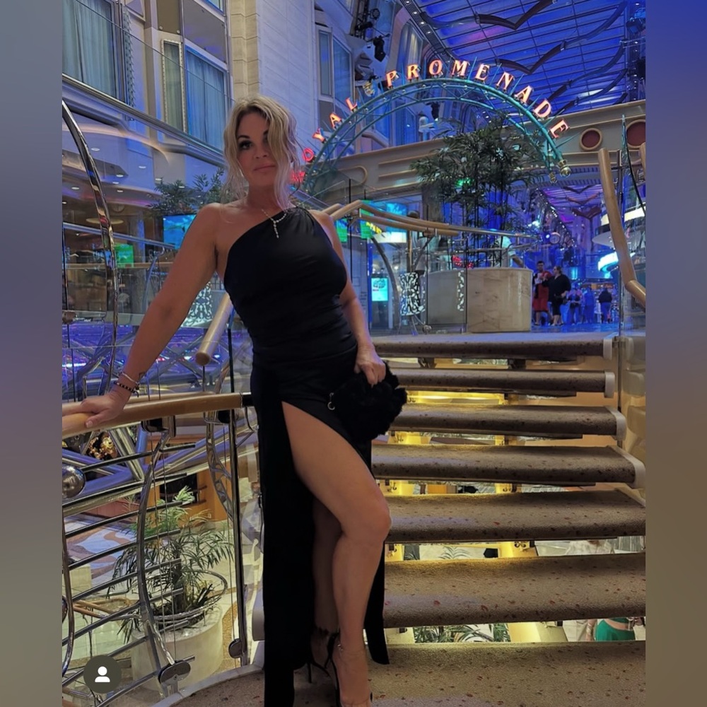 SHEIN Black Asymmetrical One Shoulder Gown - Picture 2 of 6